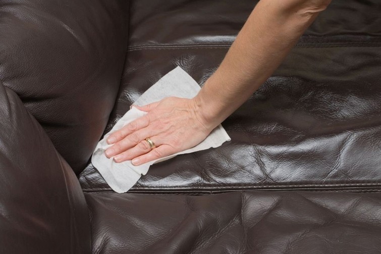 Caring for leather upholstery Очистка кожи